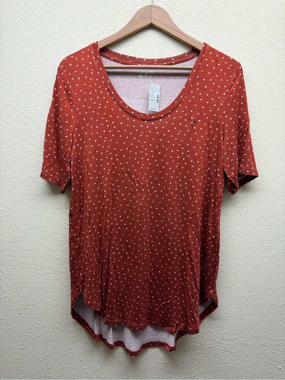 Maurices Rust Polka Dot Short Sleeve Scoop Neck Tee